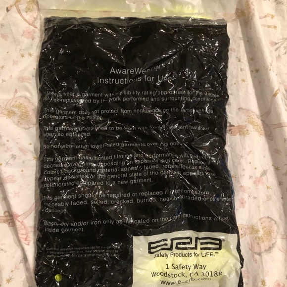 AWARE WEAR SAFETY VEST LARGE LIME 3 POCKETS CLASS 2 LEVEL TWO NEW IN PACKAGE - Picture 2 of 2